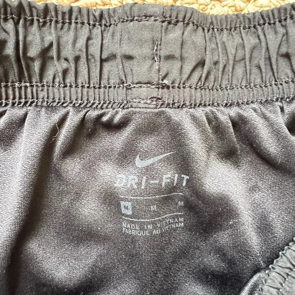Nike black shorts - Picture 2 of 2